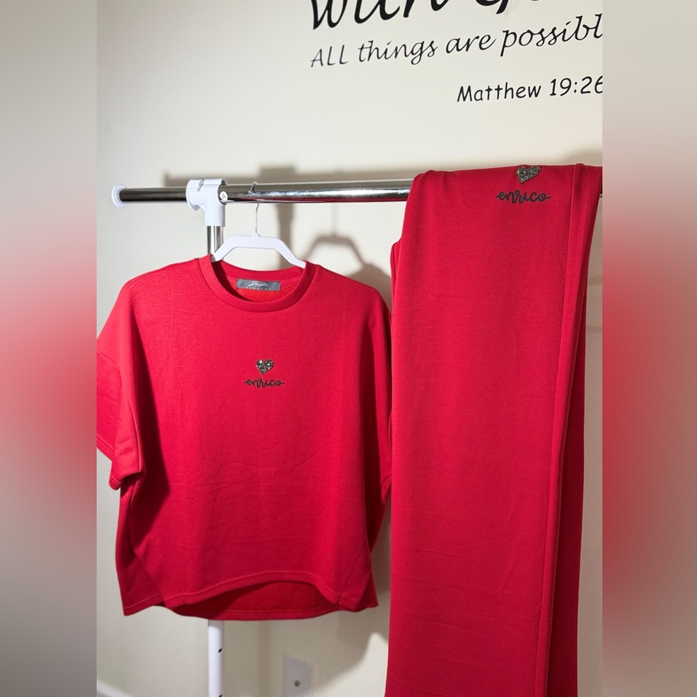 Red Suit - Picture 11 of 11